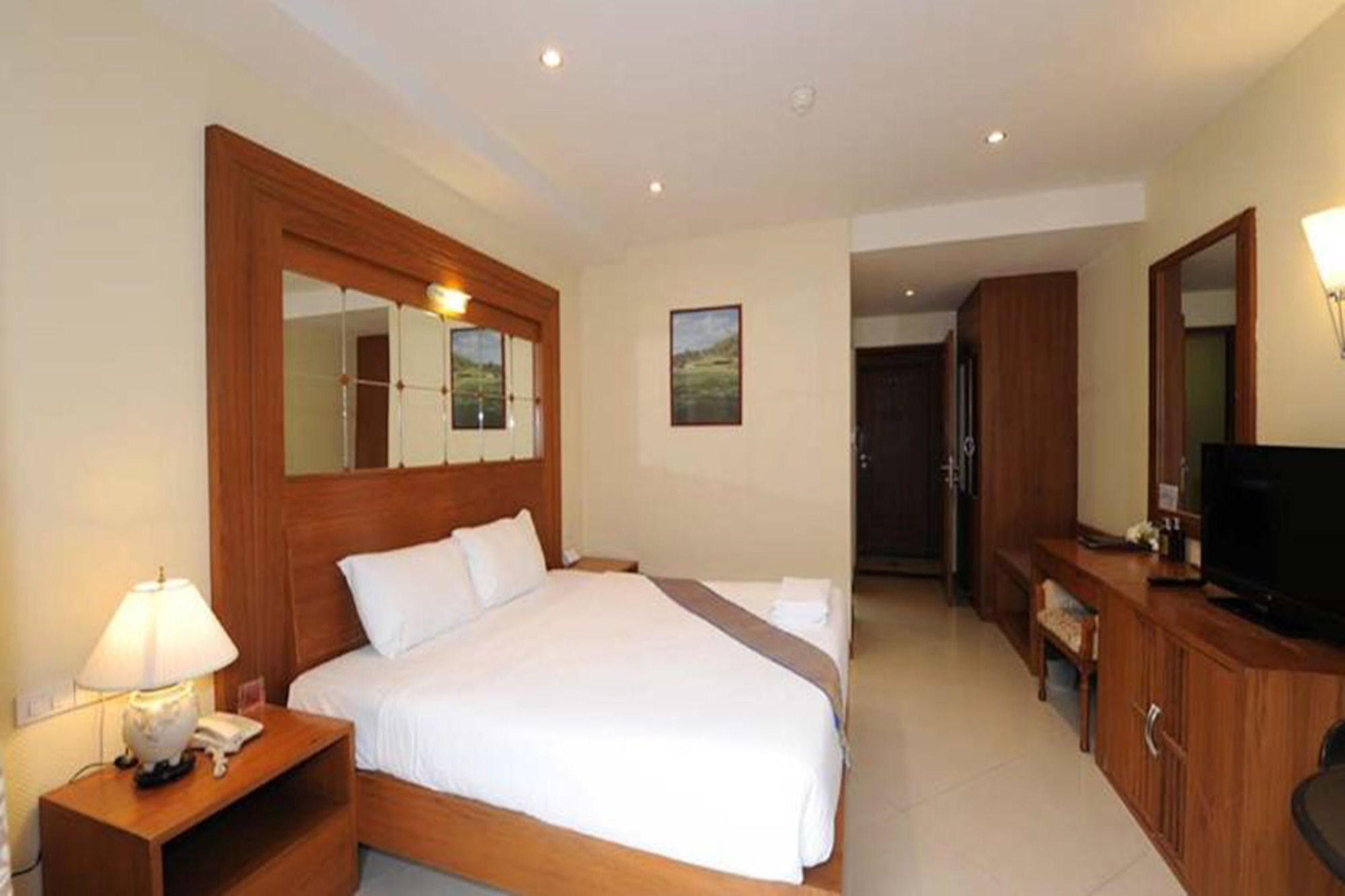 Фото The Whitehouse Condotel