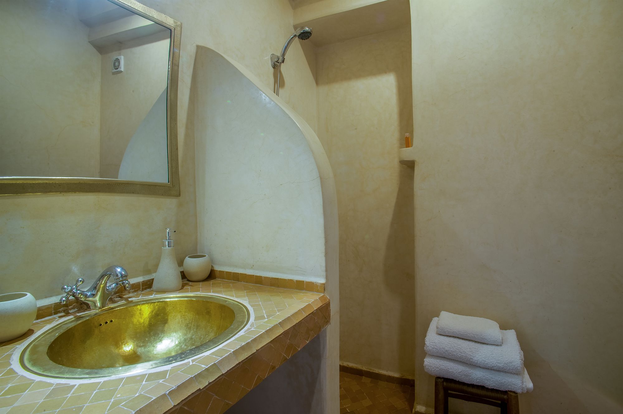 Фото Riad Haraka