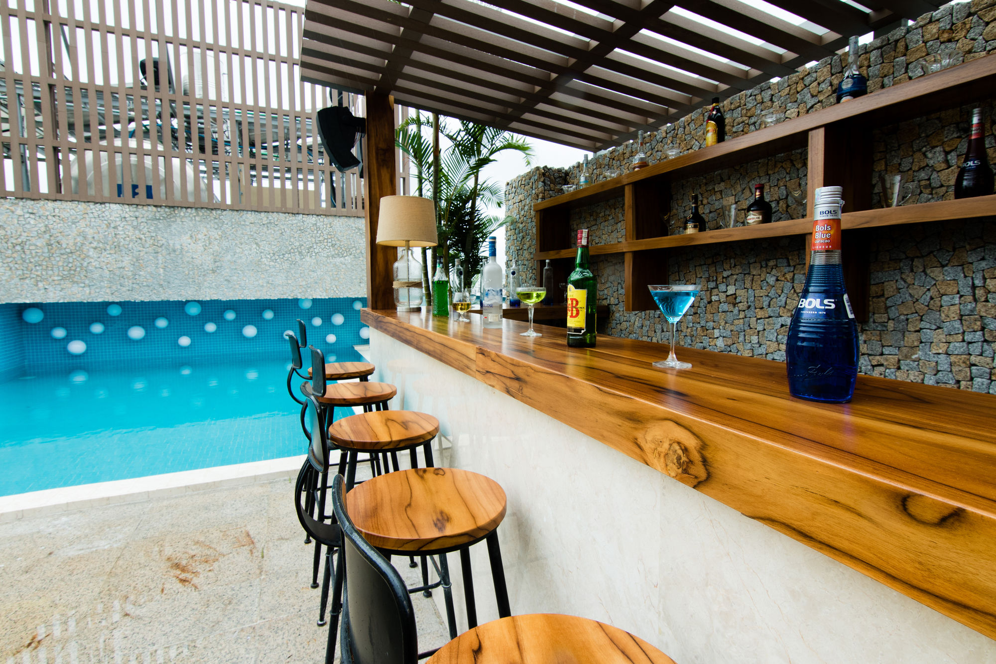 Фото California Saigon Hotel & Rooftop Pool