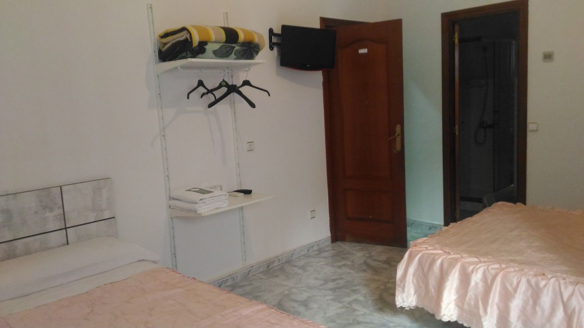 Фото Hostal Palacios Fuencarral