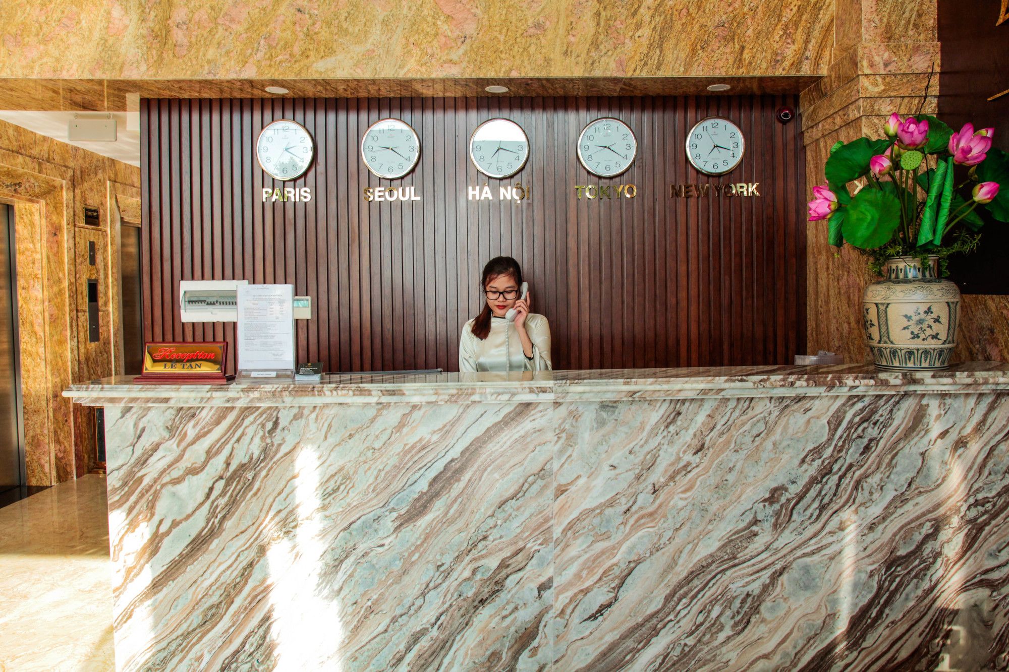 Фото De L'amour Hotel