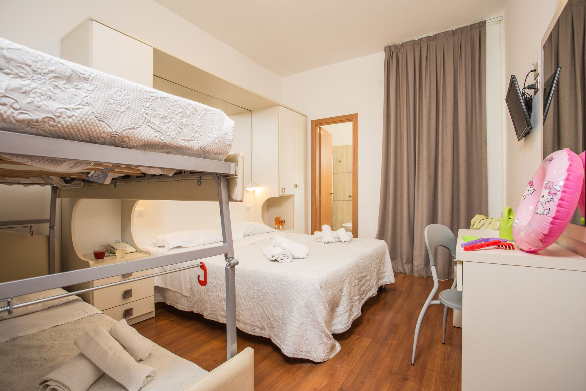 Фото Hotel Butterfly