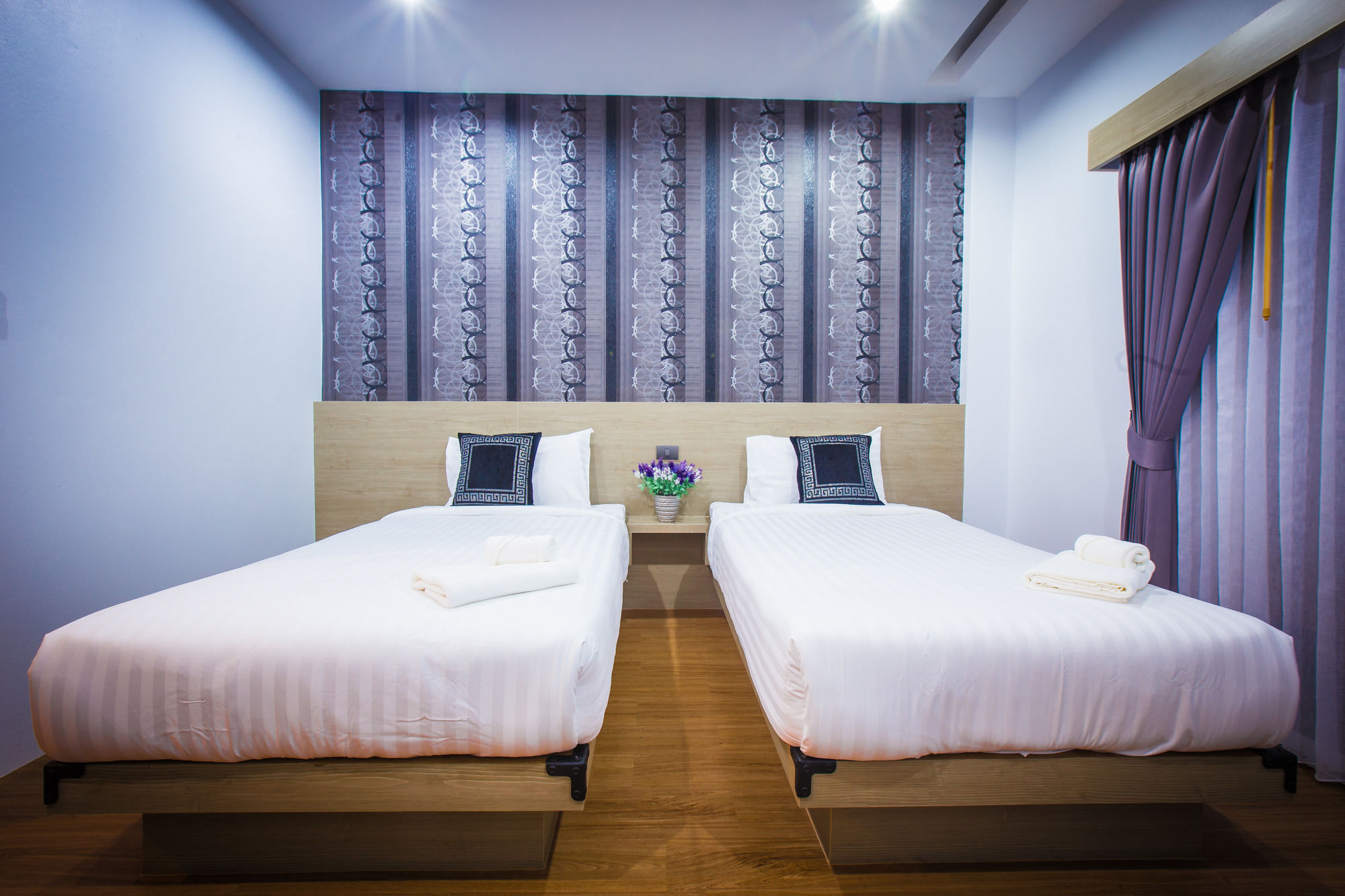 Фото The S. G Hotel