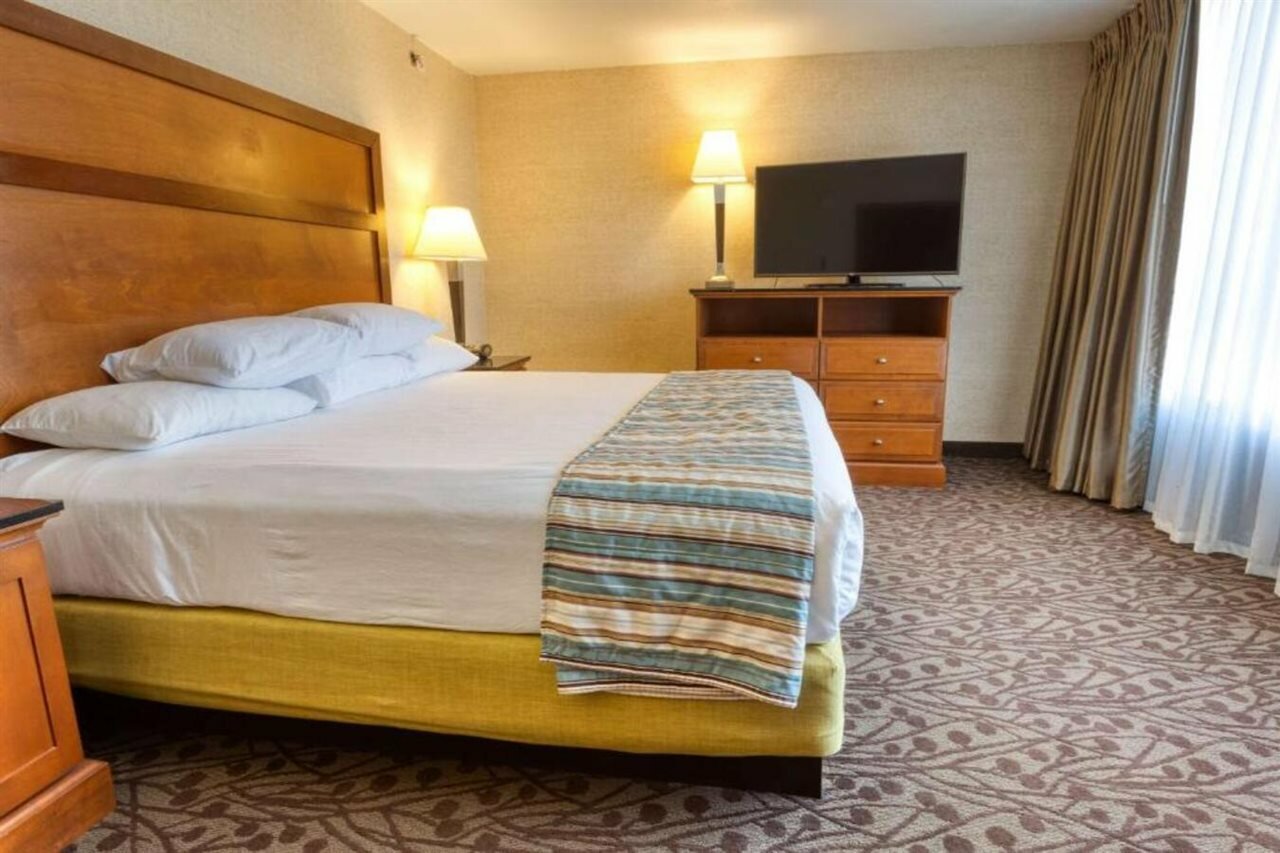 Фото Drury Inn & Suites Atlanta Airport