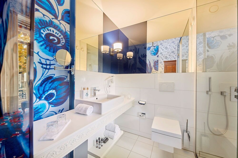 Фото Carlton Ambassador Hotel