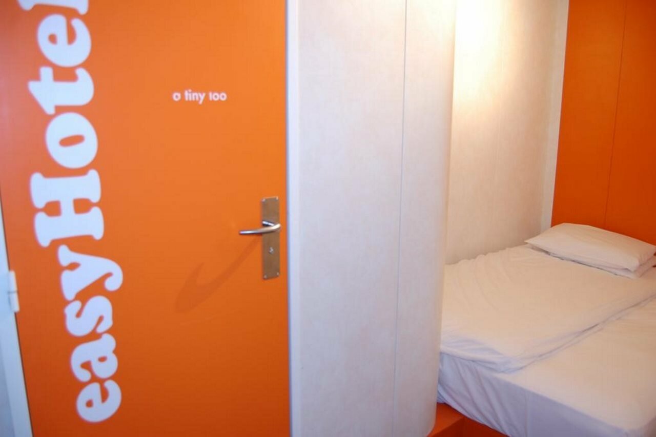 Фото EasyHotel London South Kensington