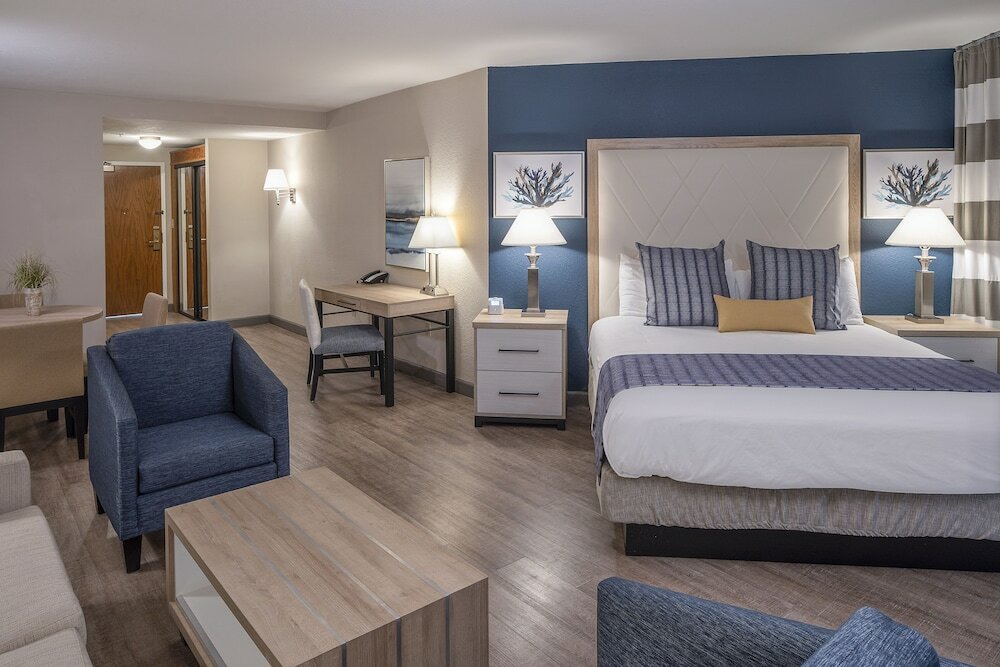 Фото Bay Club Hotel & Marina