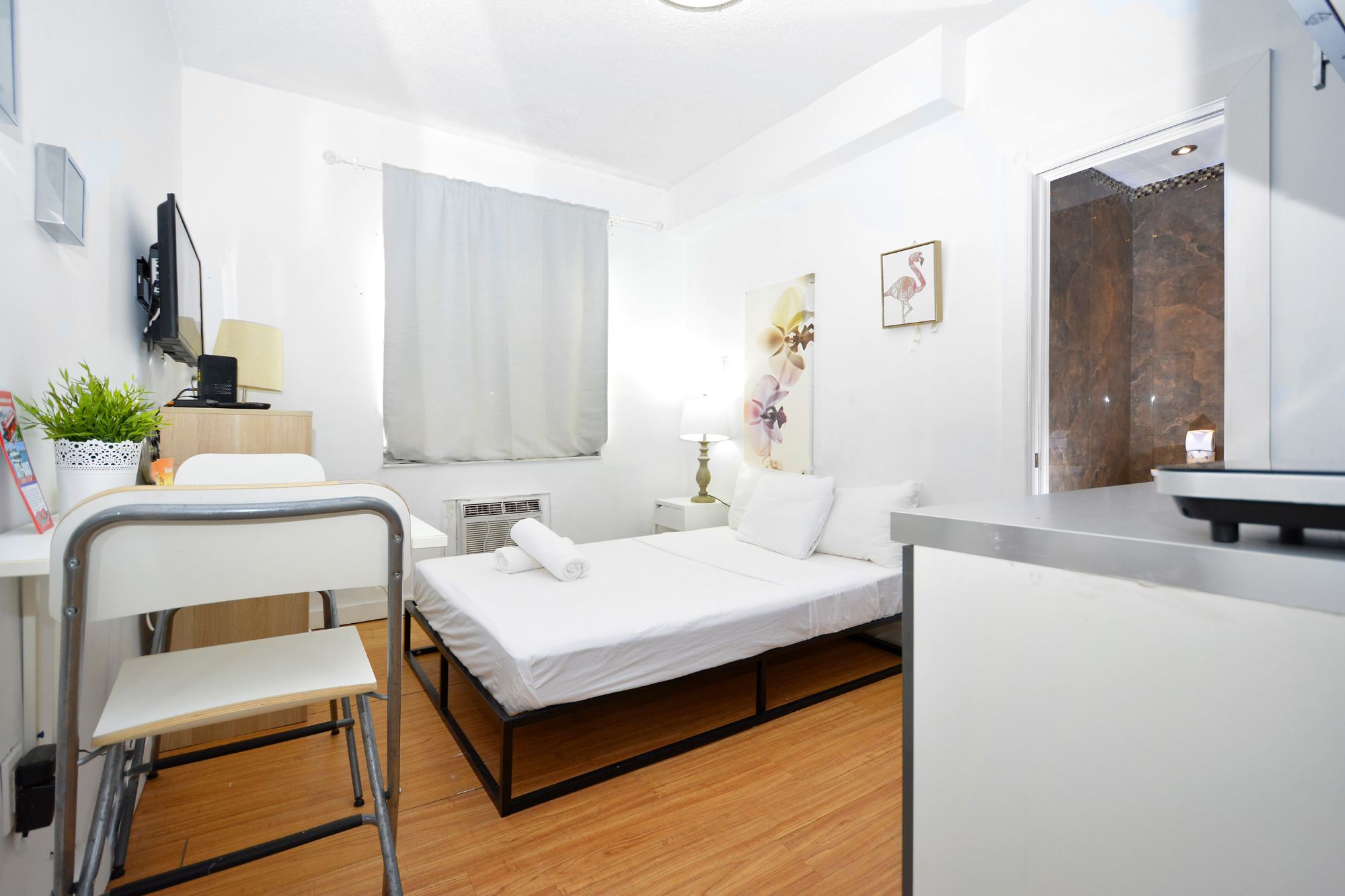 Фото 335 Ocean Walk Apartments