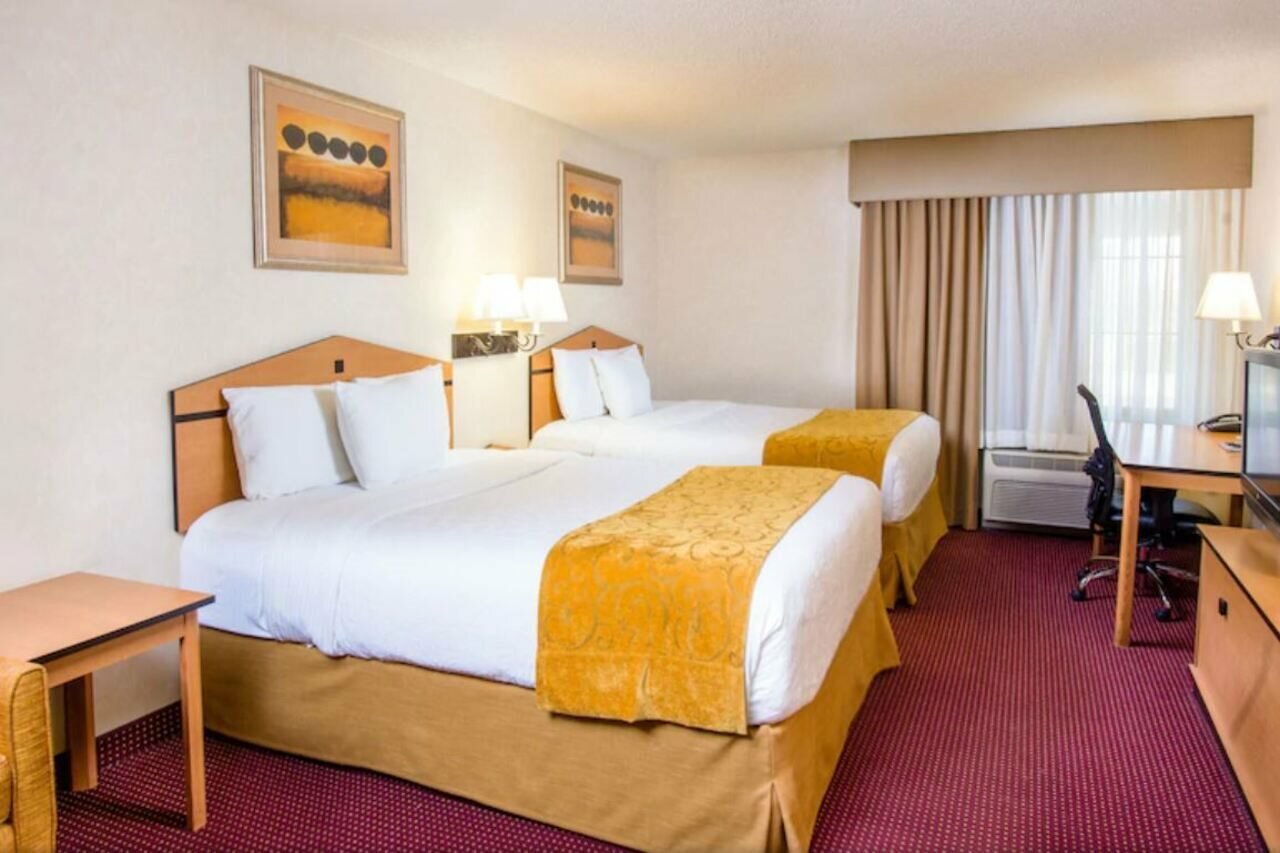 Фото AmericInn by Wyndham Denver Airport