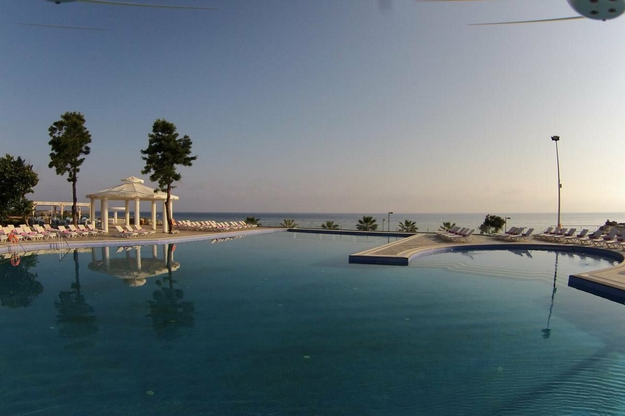 Фото Jasmine Court Hotel & Casino