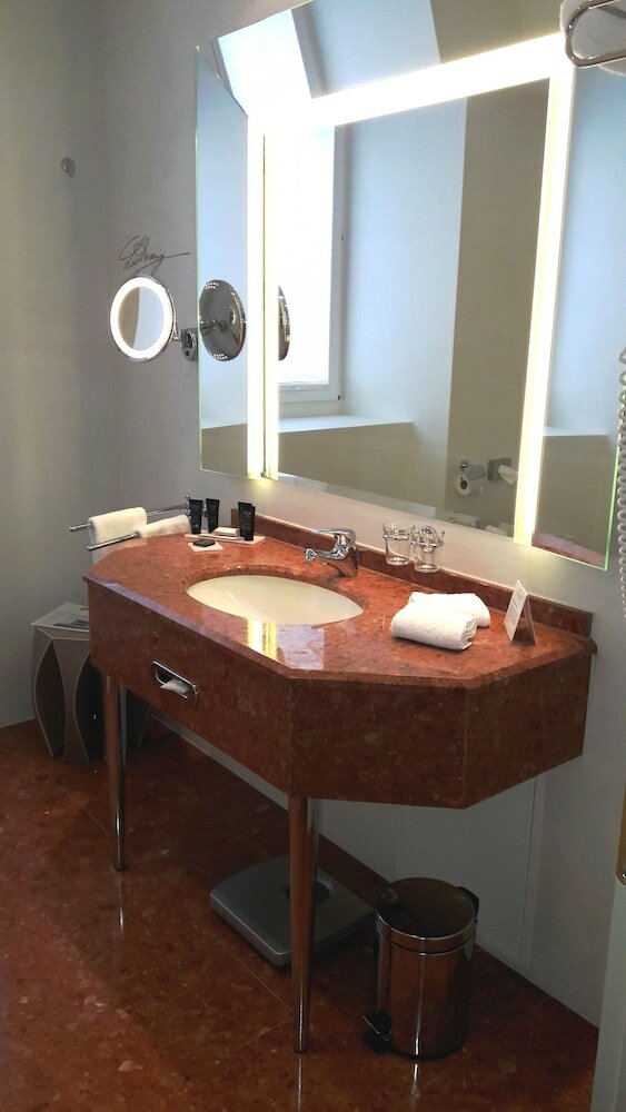 Фото Hotel Schweizerhof Luzern