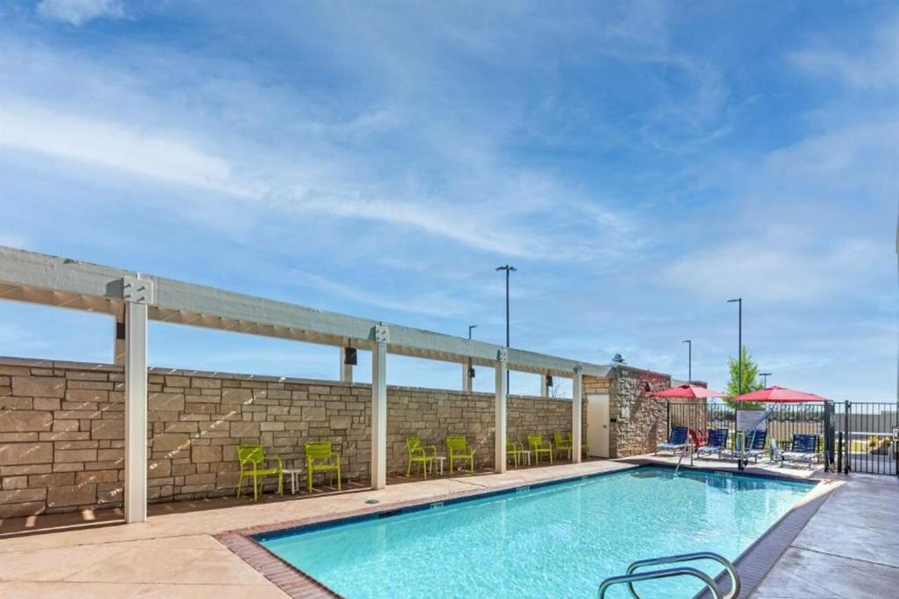 Фото Home2 Suites by Hilton Midland East