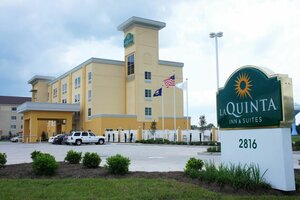 Гостиница La Quinta Inn & Suites by Wyndham Gonzales La
