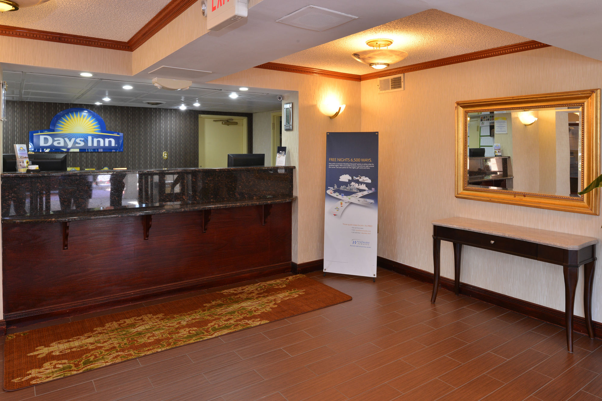 Фото Days Inn by Wyndham Newark Wilmington