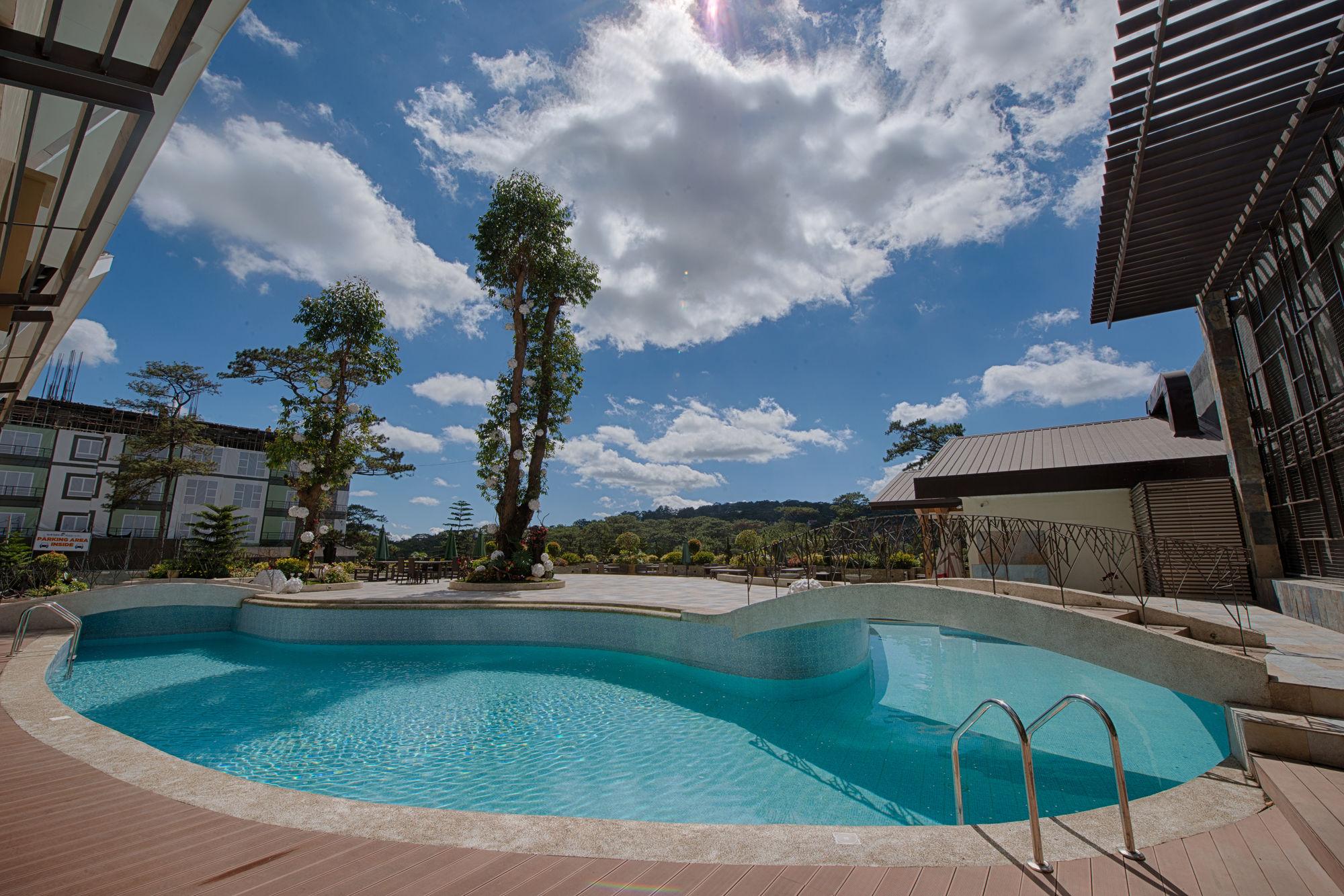 Фото Newtown Plaza Hotel