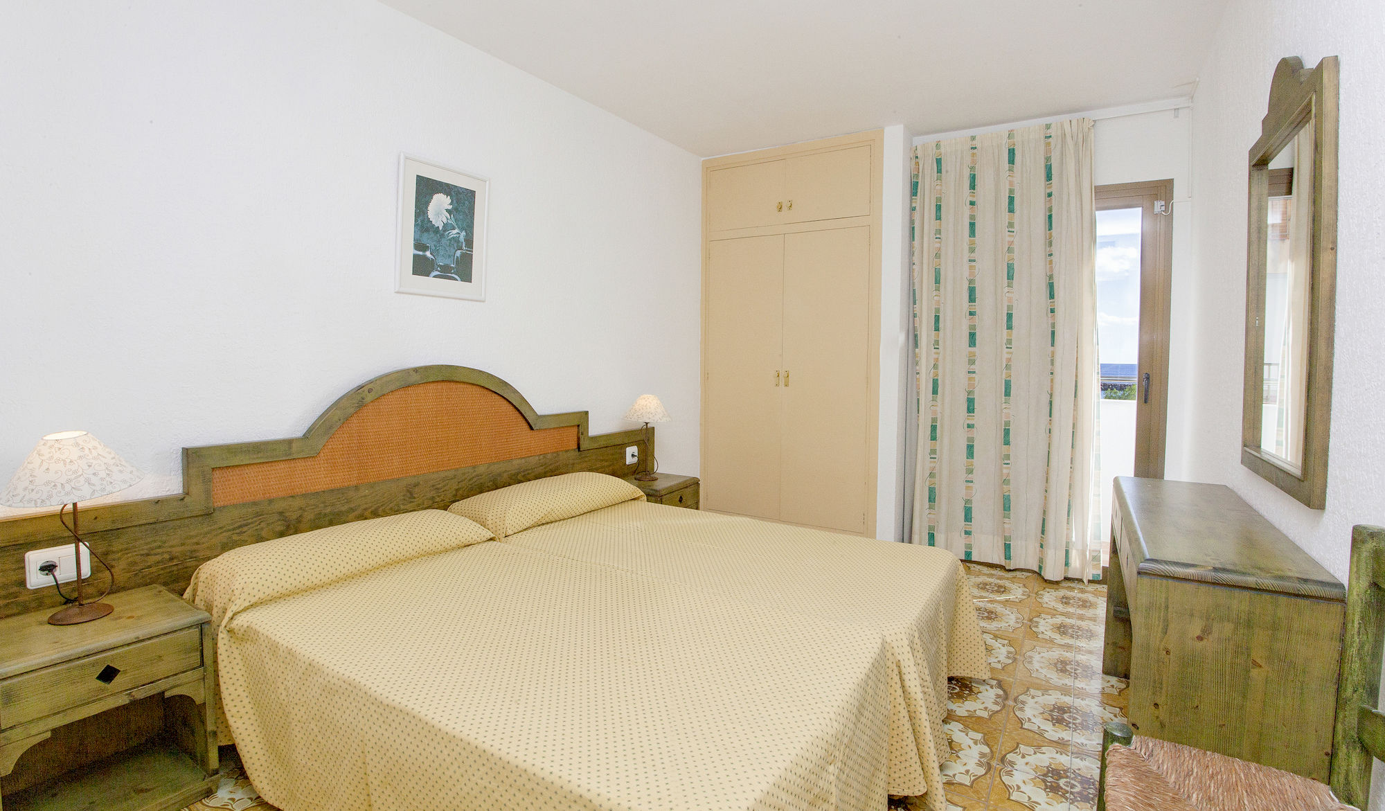 Фото Apartamentos Bon Lloc
