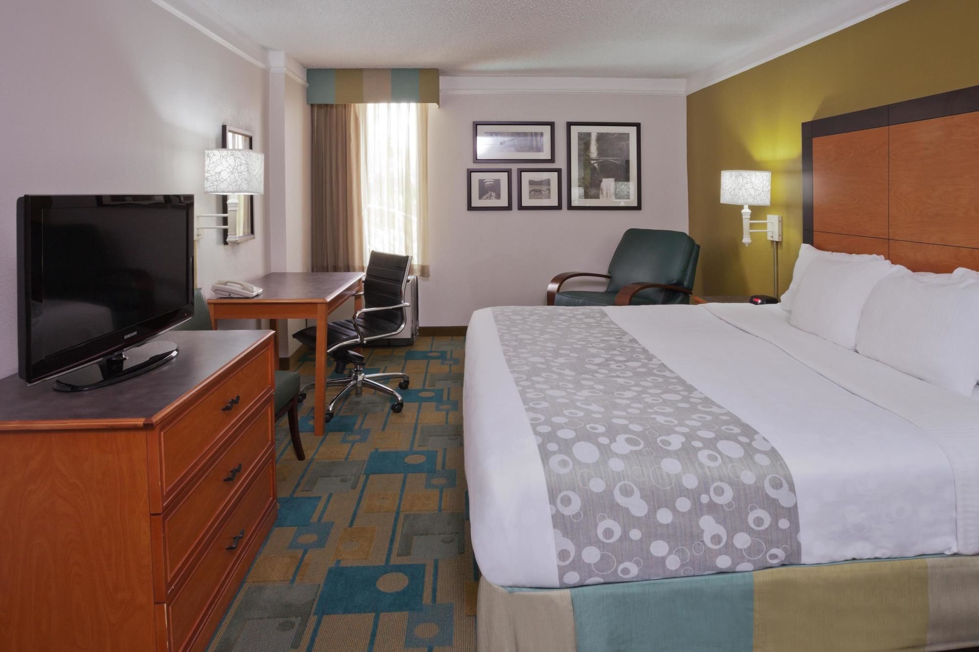 Фото La Quinta Inn & Suites by Wyndham Houston Stafford Sugarland