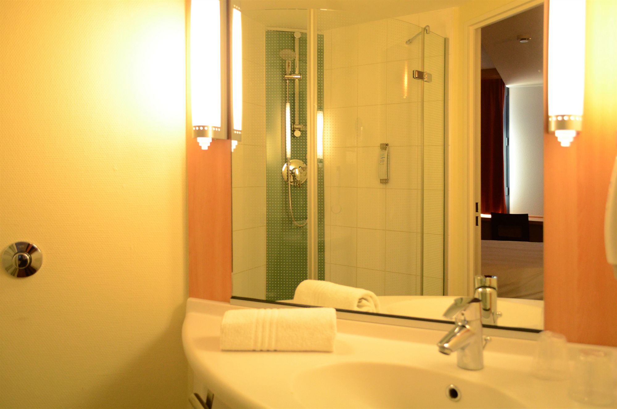 Фото Ibis Marseille Centre Euromed