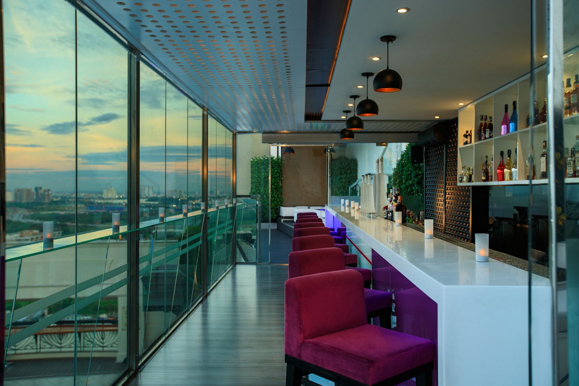 Фото Renaissance Riverside Hotel Saigon