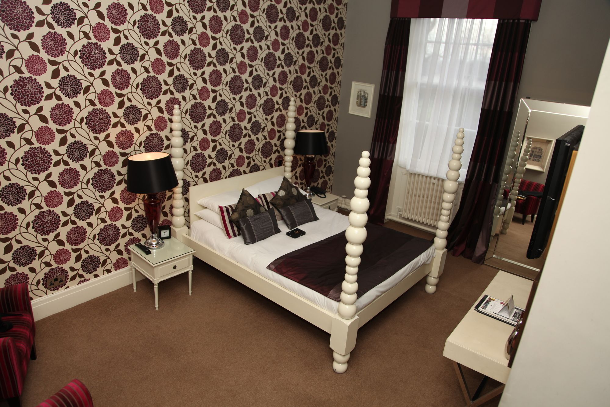 Фото The Churchill Hotel