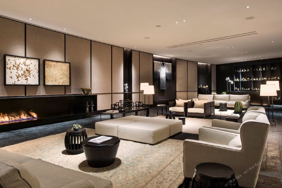 Фото The Middle House