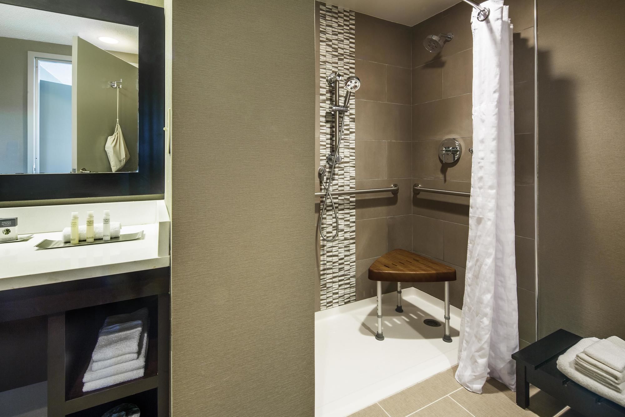 Фото DoubleTree by Hilton Hotel Largo-Washington Dc