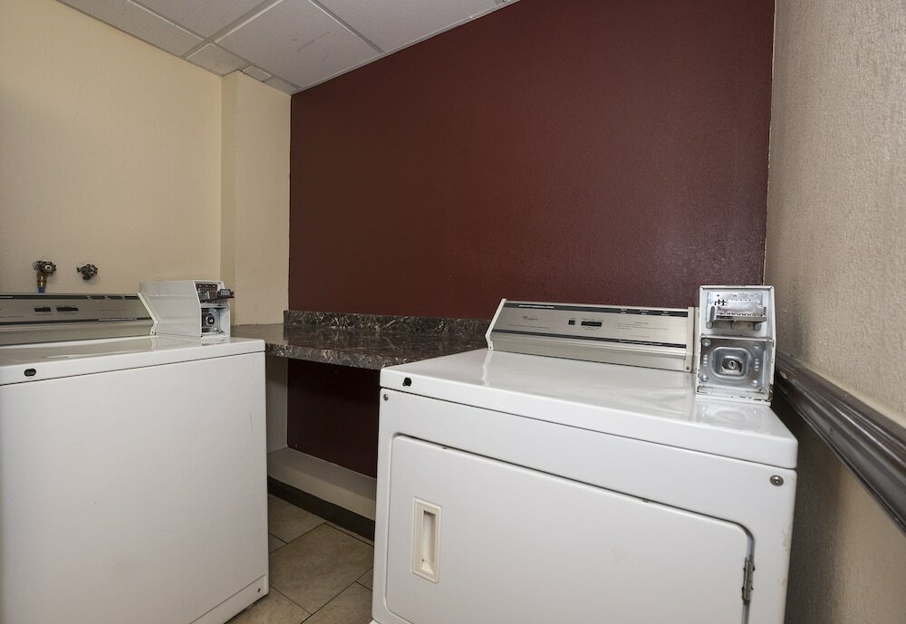 Фото Red Roof Inn Plus+ Poughkeepsie