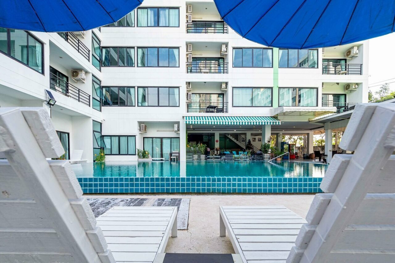 Фото RedDoorz I Talay Resort