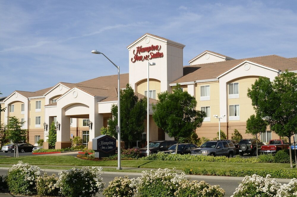 Фото Hampton Inn & Suites Redding