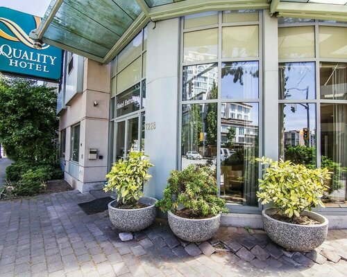 Гостиница Quality Hotel Airport South в Ричмонде