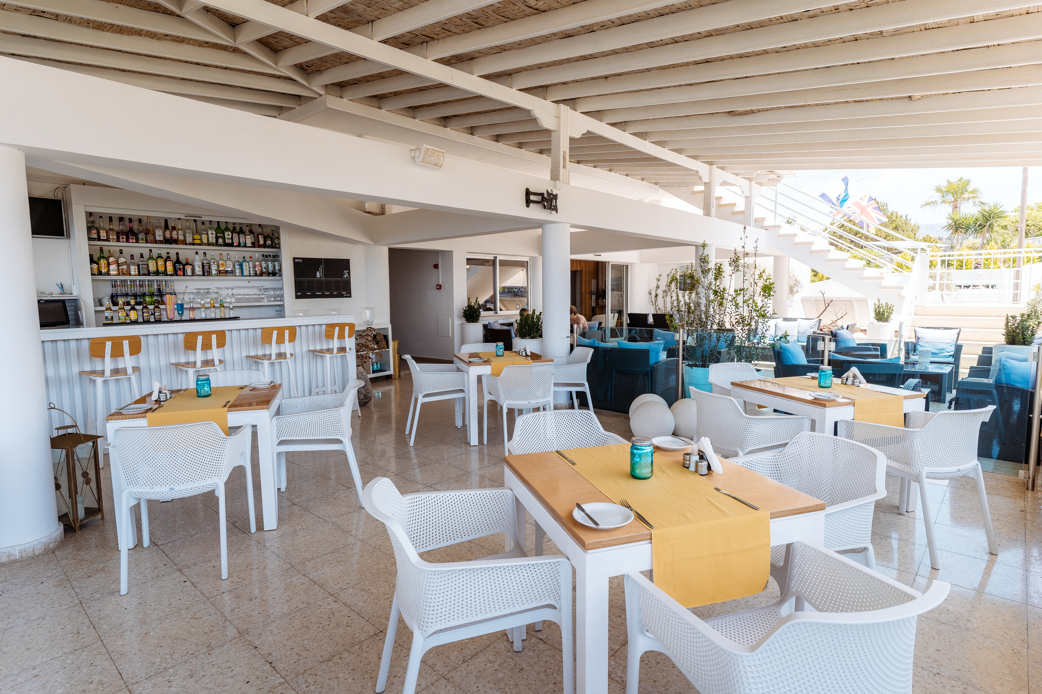 Фото Vrachia Beach Hotel & Suites - Adults only