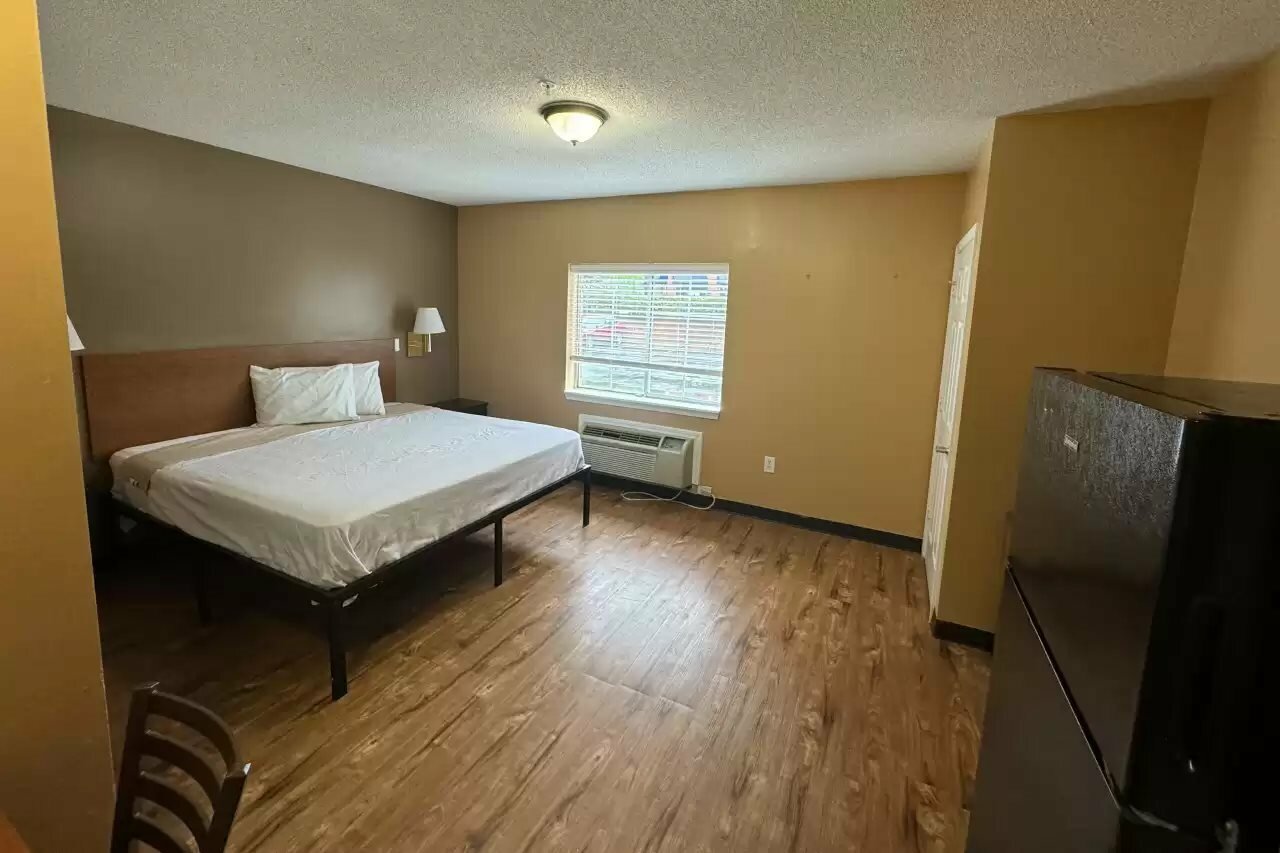 Фото Suburban Studios near University of North Carolina-Charlotte