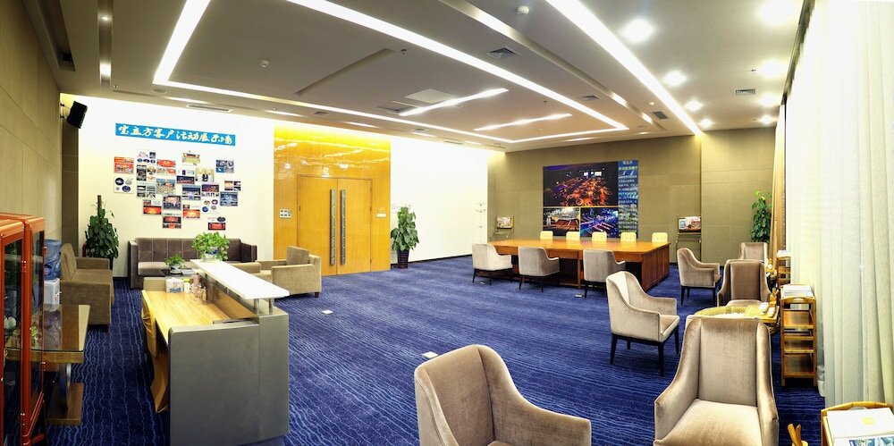 Фото Shenzhen Baoan Plus Gems Cube Hotel