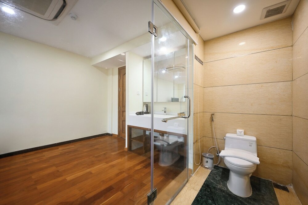 Фото Red Sun Airport Saigon Hotel