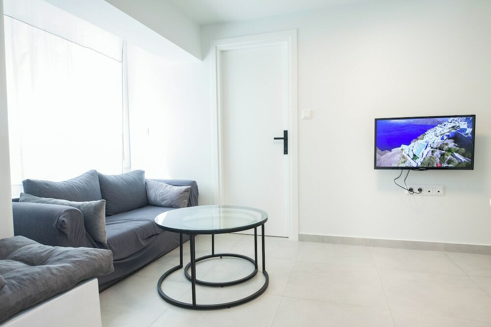 Фото Cozy 1 Bd Basement Apt in Pagrati