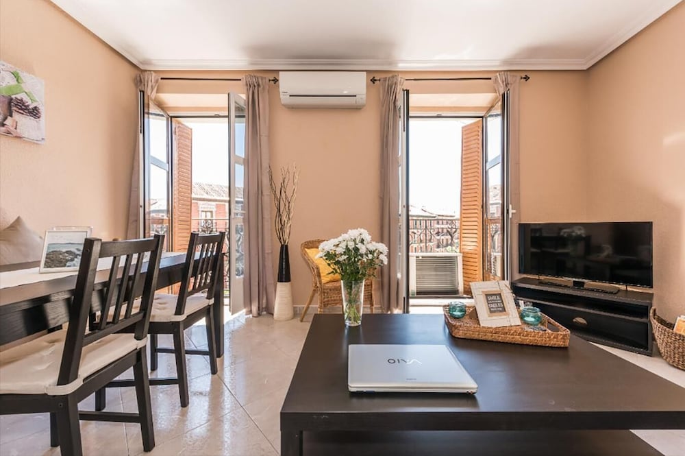 Фото Sunny Loft Historic District - Sol