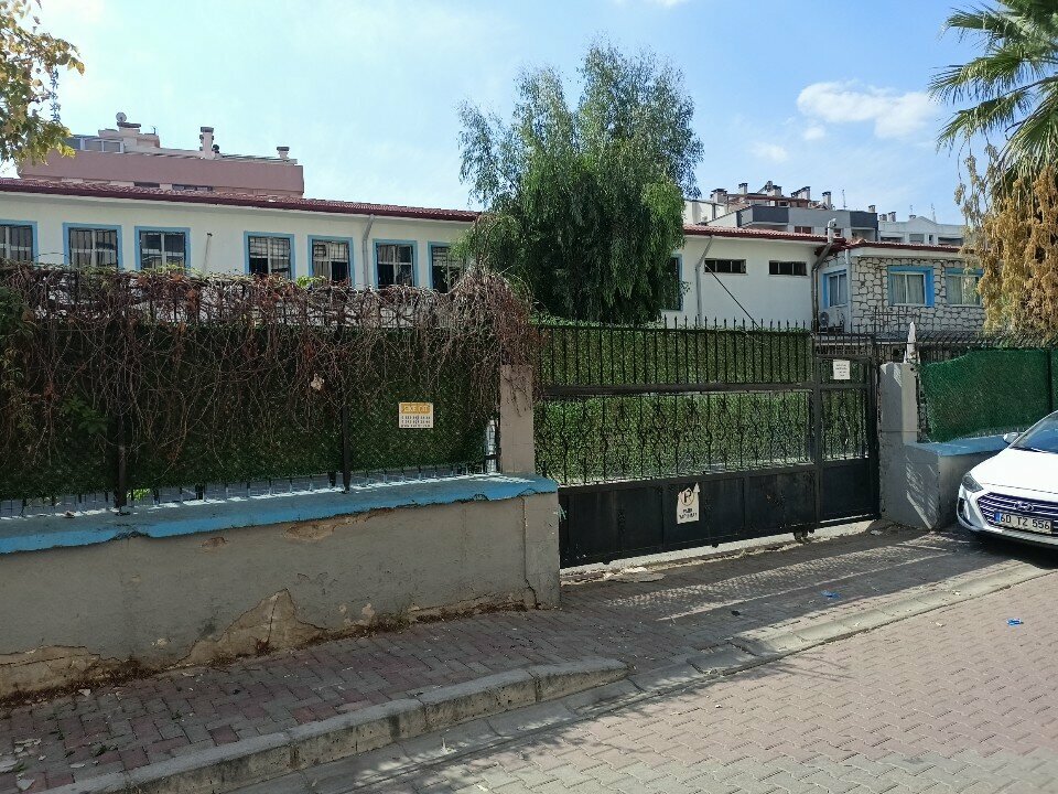 Primary school Mustafa Resit Pasa Primary School, Izmir, photo