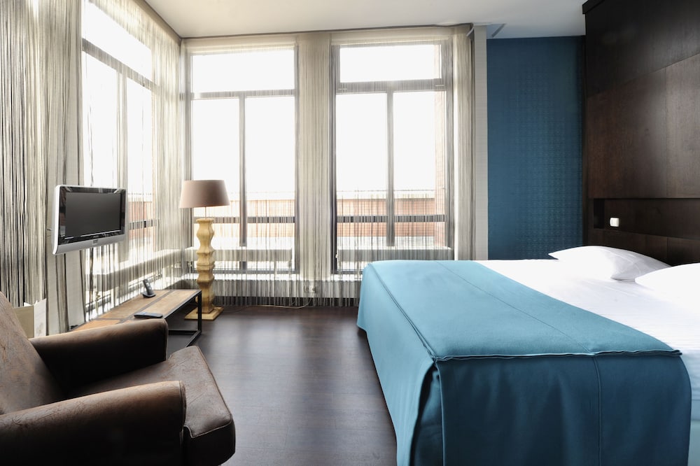 Фото Theaterhotel De Oranjerie