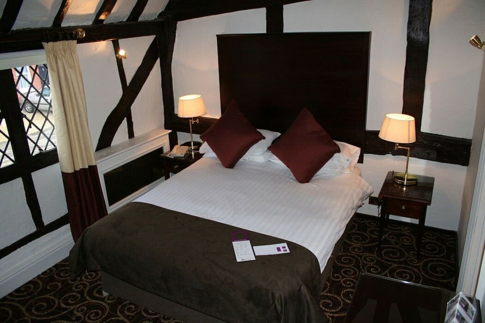 Фото Legacy Rose & Crown Hotel