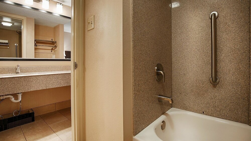 Фото Best Western Tree City Inn