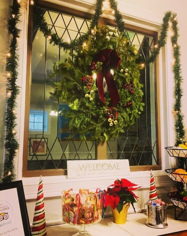 Фото Crescent Suites Hotel