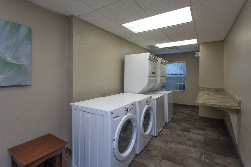 Фото Staybridge Suites North Brunswick, an Ihg Hotel