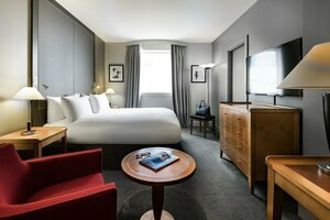 Pullman Paris La Defense (Provence-Alpes-Côte d'Azur, Var, Arrondissement de Draguignan, Fréjus, Avenue de l'Arche), hotel