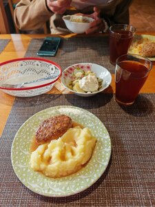Traktir u ozera (Zhigulyovsk, Moskovskoye shosse, 27), cafetería