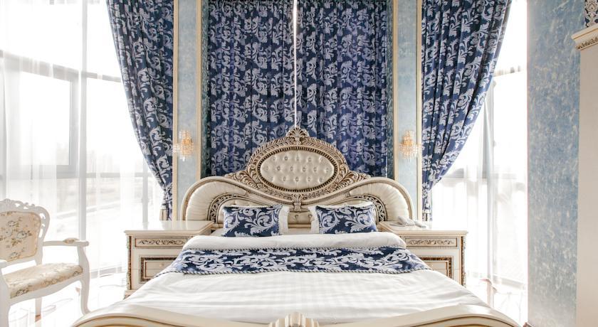 Фото Golden House