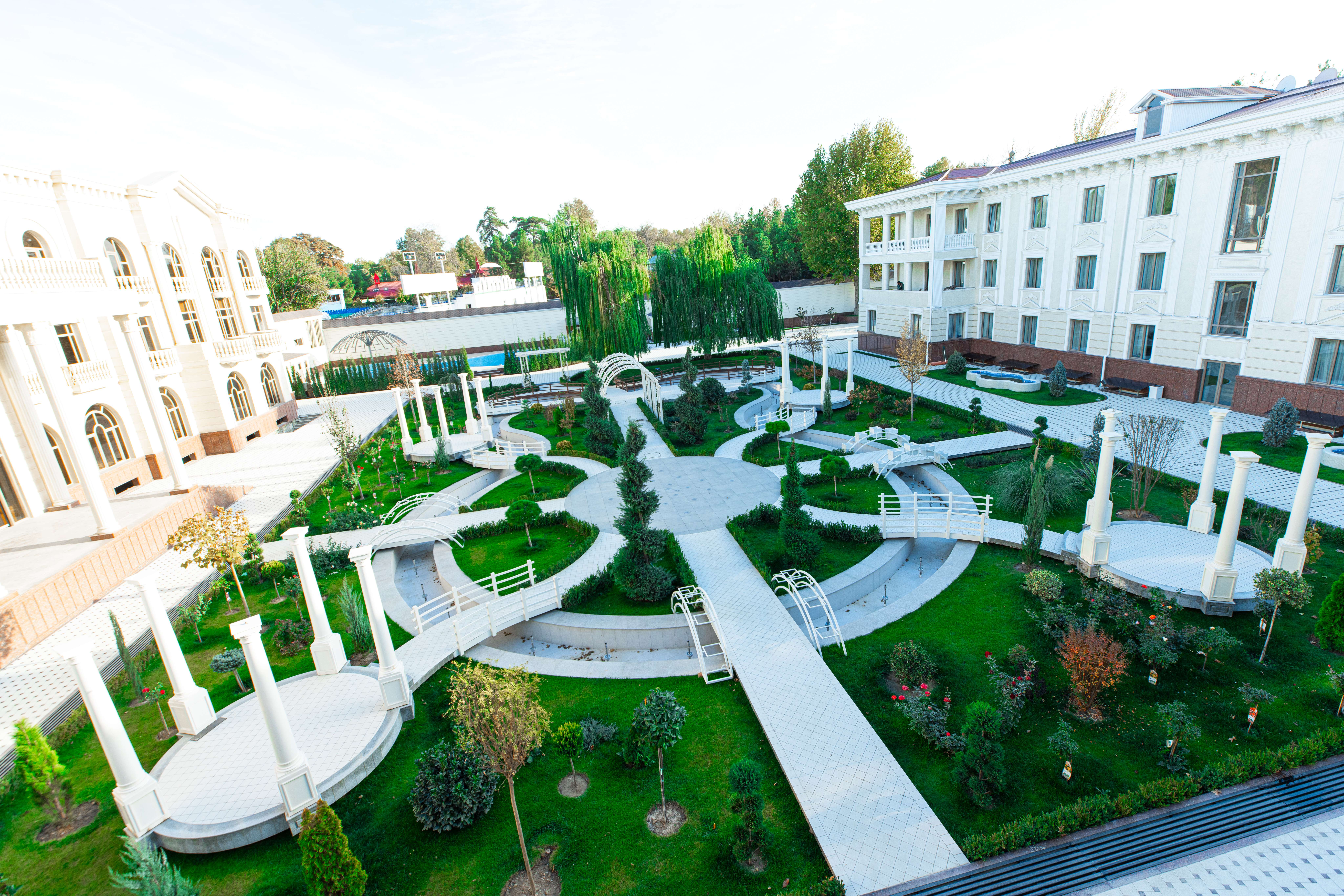 Фото Zarafshon Parkside Hotel