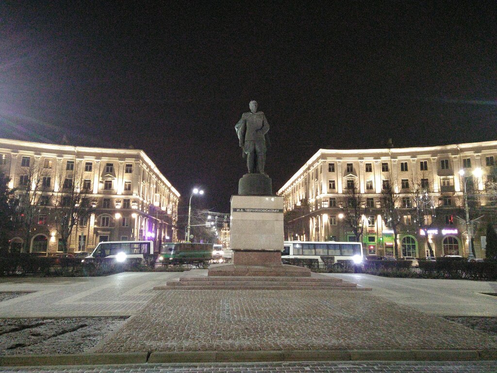 Monument, memorial Генералу армии, дважды Герою Советского Союза Ивану Даниловичу Черняховскому, Voronezh, photo