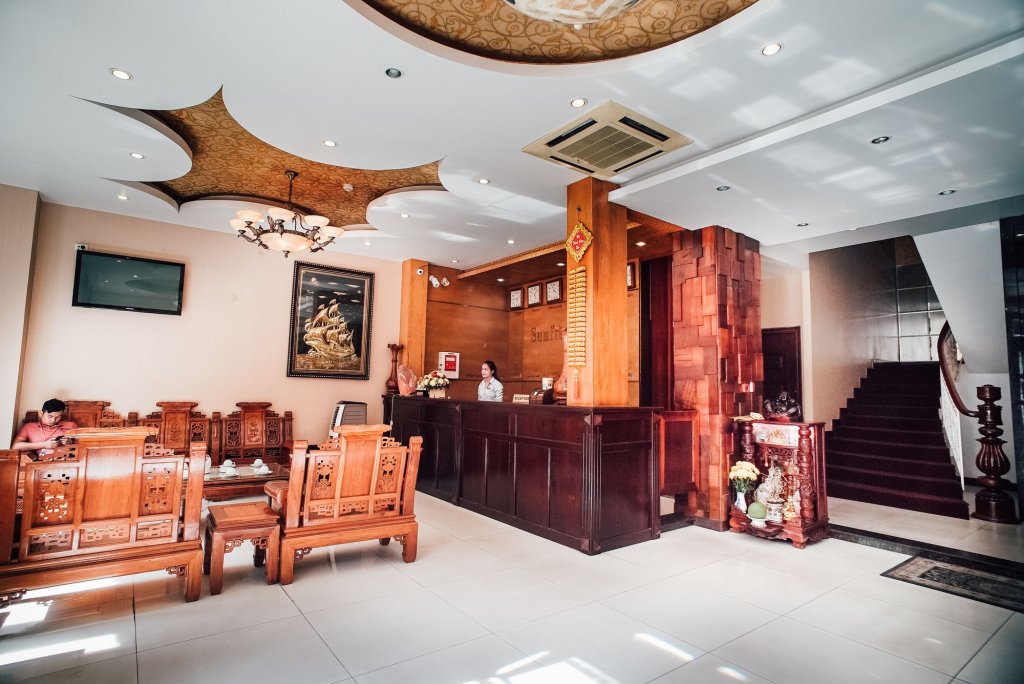 Фото Sunflowers Hotel