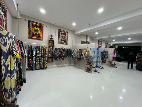 Kiyim-kechaklar do‘koni Bibi Hanum, Toshkent, foto