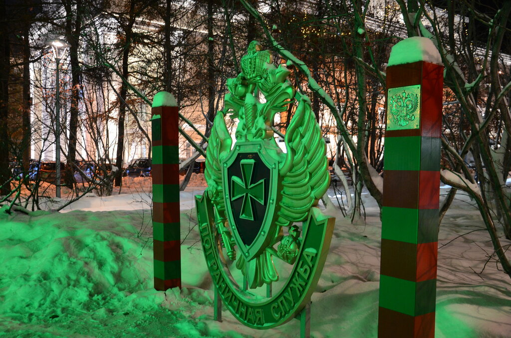 Жанровая скульптура Пограничная служба, Мурманск, фото